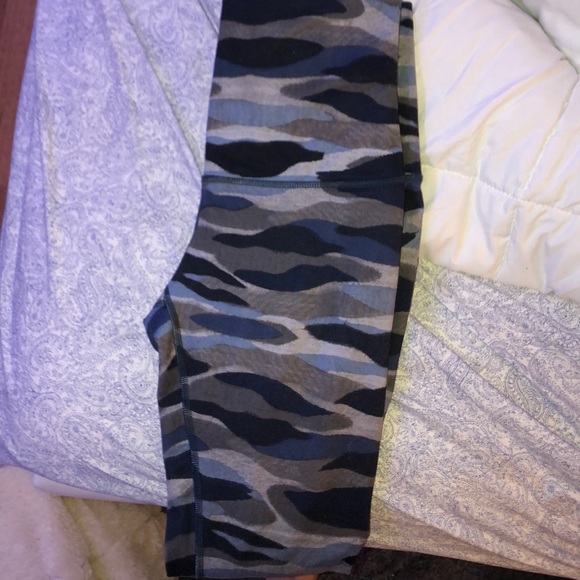 Lululemon camo leggings - Picture 1 of 3